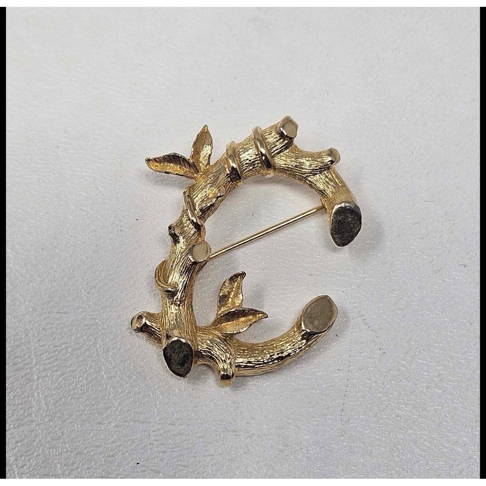 Vintage Sarah Coventry Gold‎ Tone Bamboo C Brooch Textured Botanical Pin 1.75in